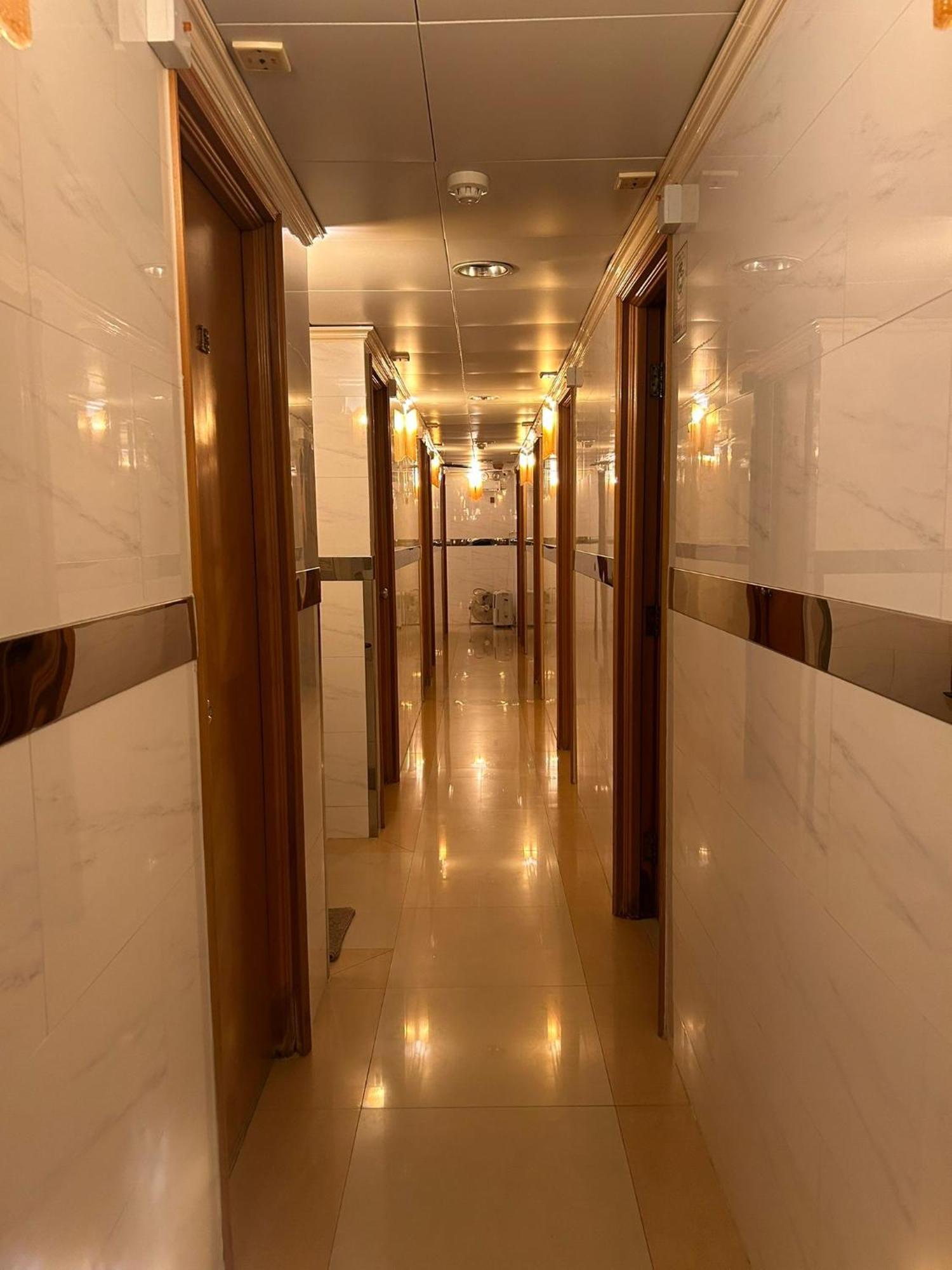 Holiday Guest House Хонконг Екстериор снимка