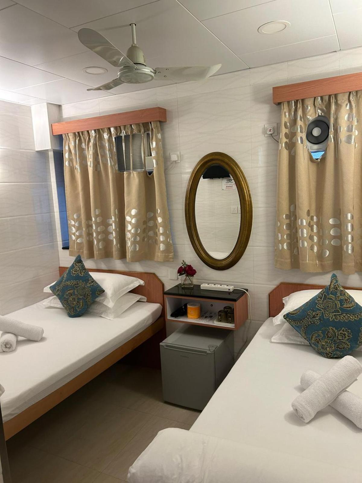 Holiday Guest House Хонконг Екстериор снимка