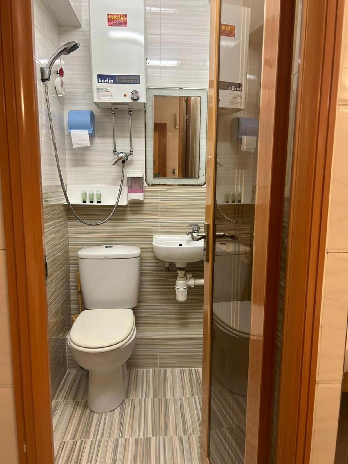 Holiday Guest House Хонконг Екстериор снимка