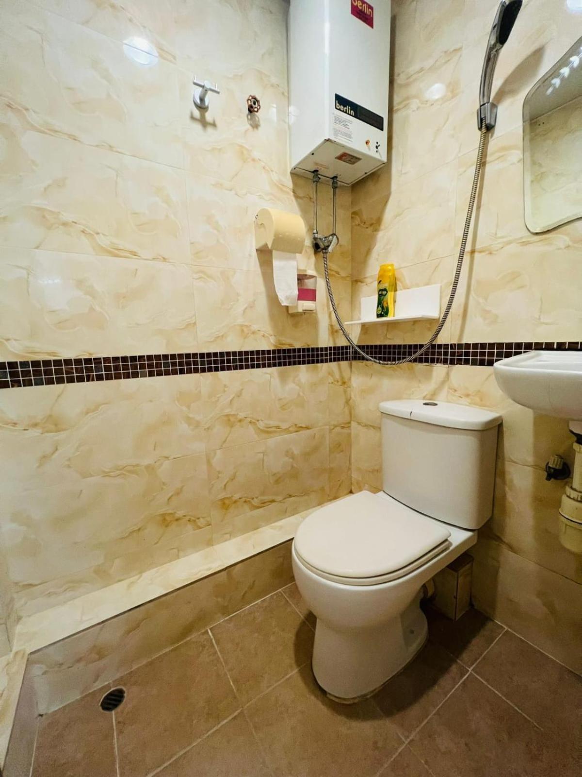 Holiday Guest House Хонконг Екстериор снимка