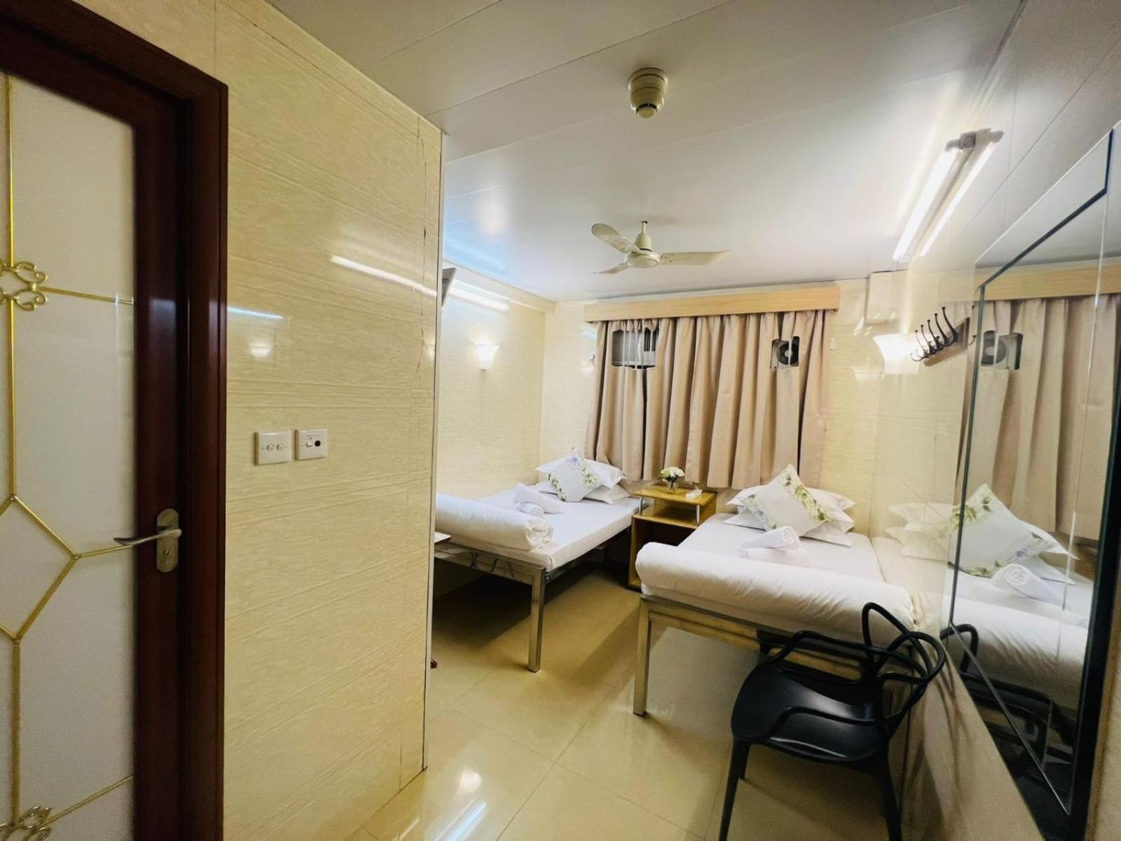 Holiday Guest House Хонконг Екстериор снимка