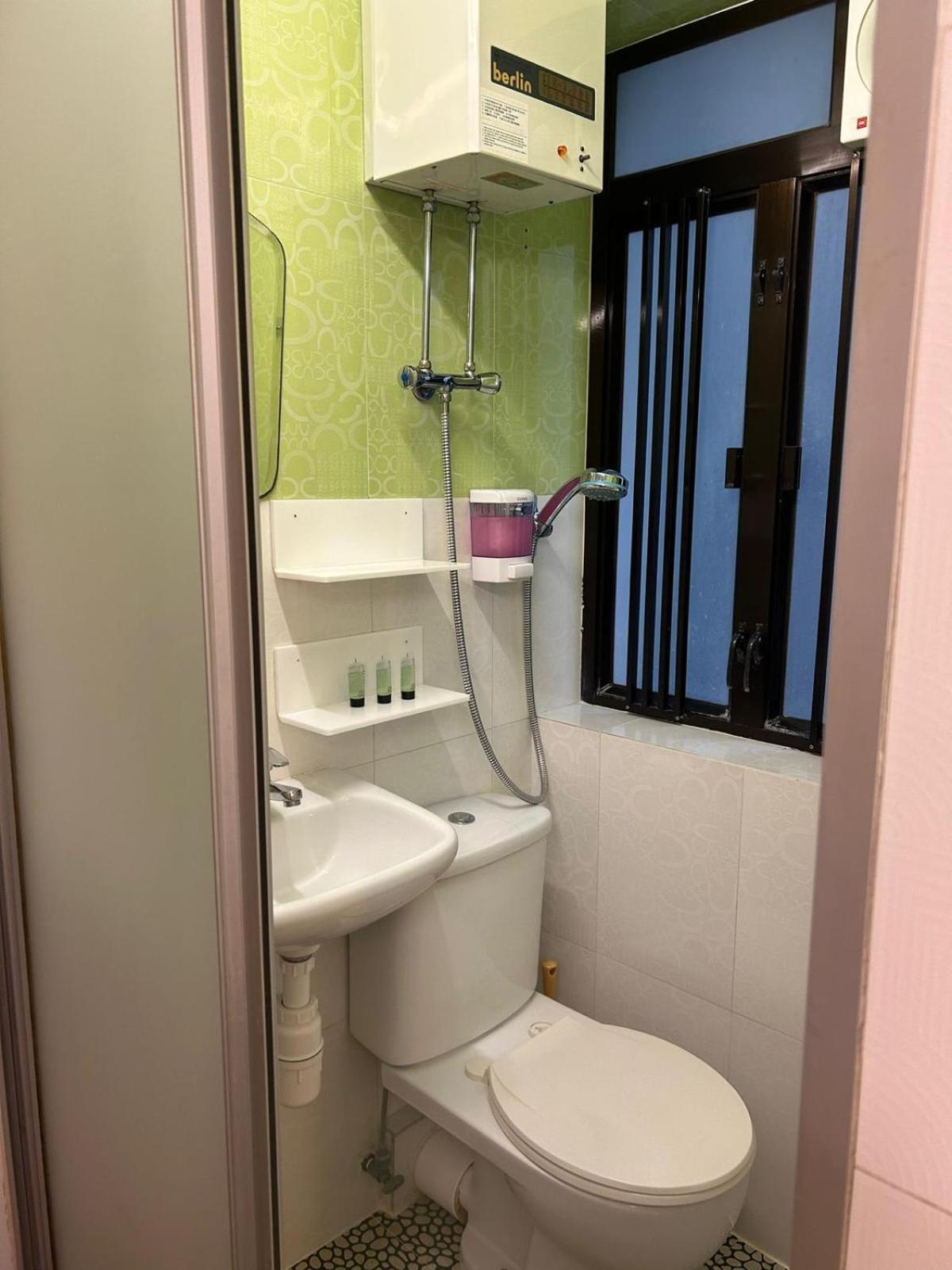 Holiday Guest House Хонконг Екстериор снимка